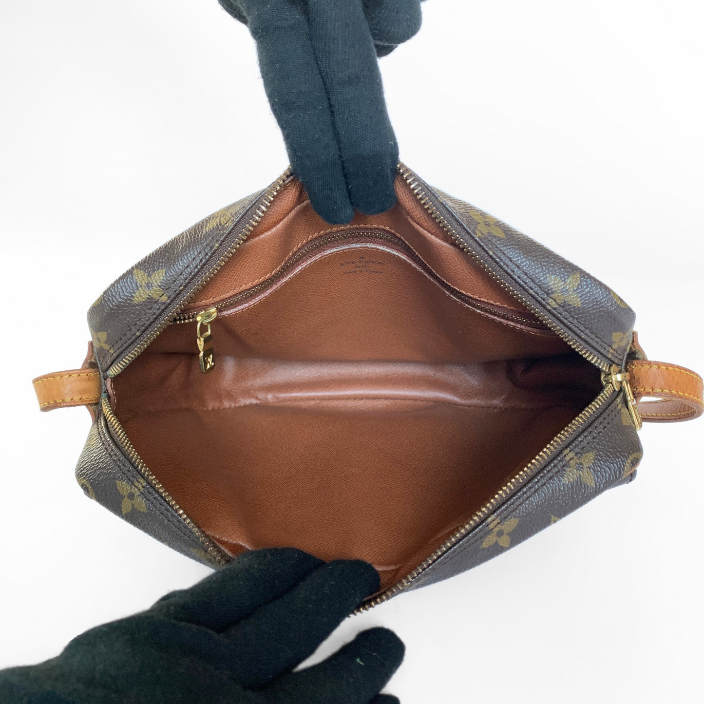 Louis Vuitton Louis Vuitton Jeune Fille Monogram Canvas - Crossbody bags - Etoile Luxury Vintage