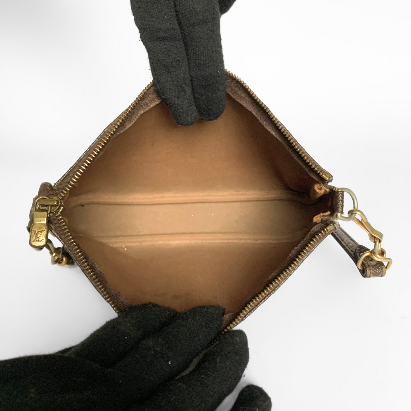 Louis Vuitton Louis Vuitton Pochette Monogram Canvas - Crossbody bags - Etoile Luxury Vintage
