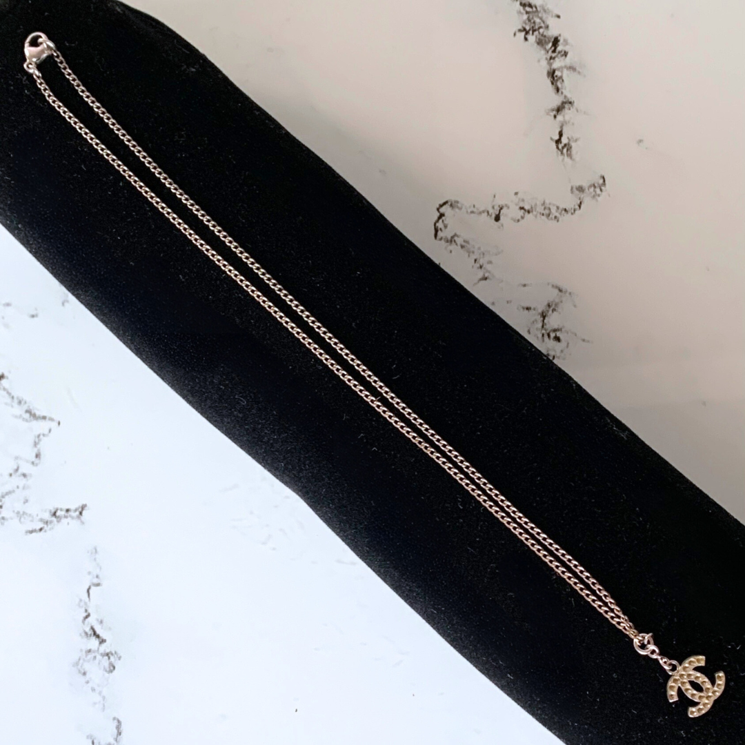 Chanel Chanel CC Necklace Silver Pleated - Necklaces - Etoile Luxury Vintage
