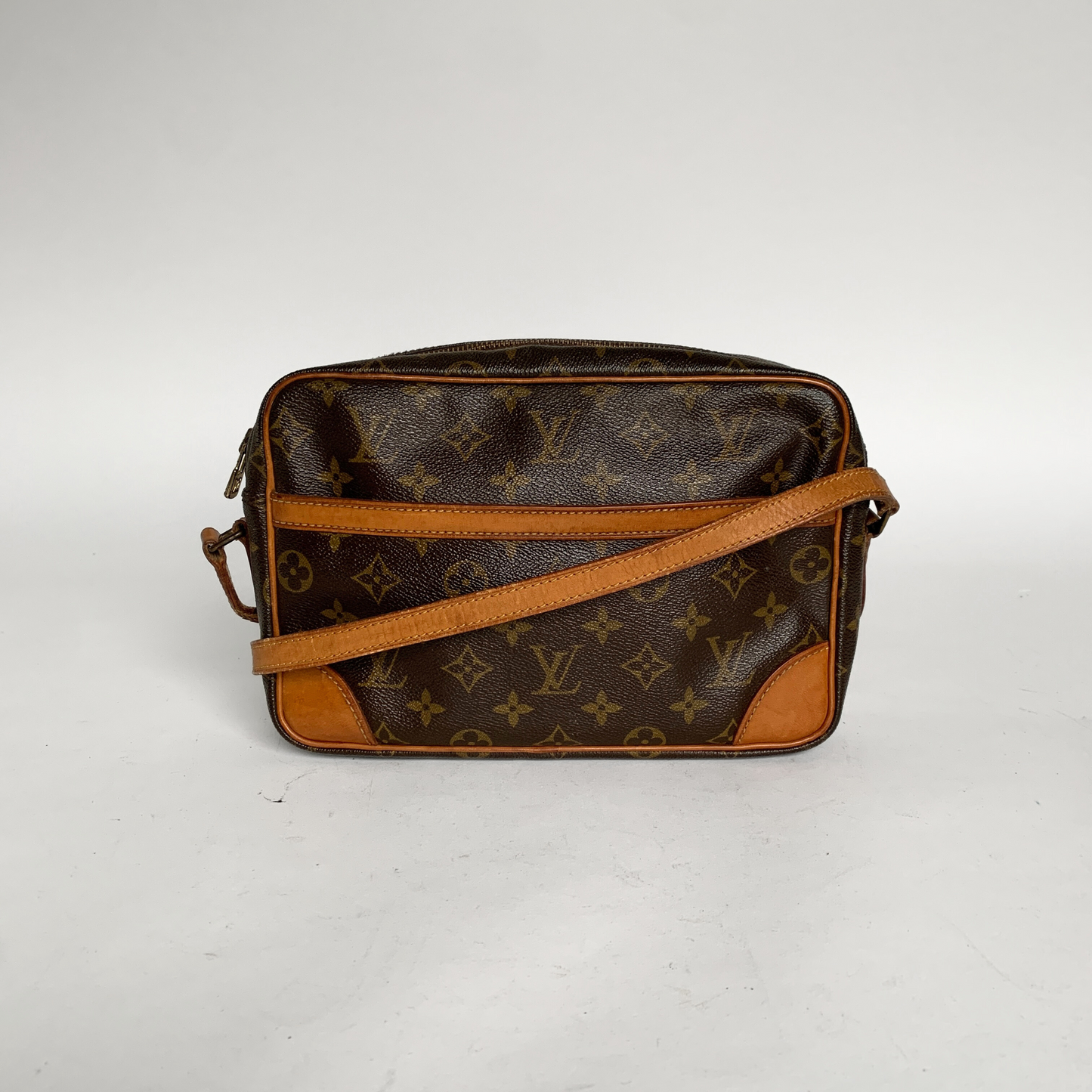 Louis Vuitton Louis Vuitton Trocadero PM Monogram Canvas - Crossbody bags - Etoile Luxury Vintage