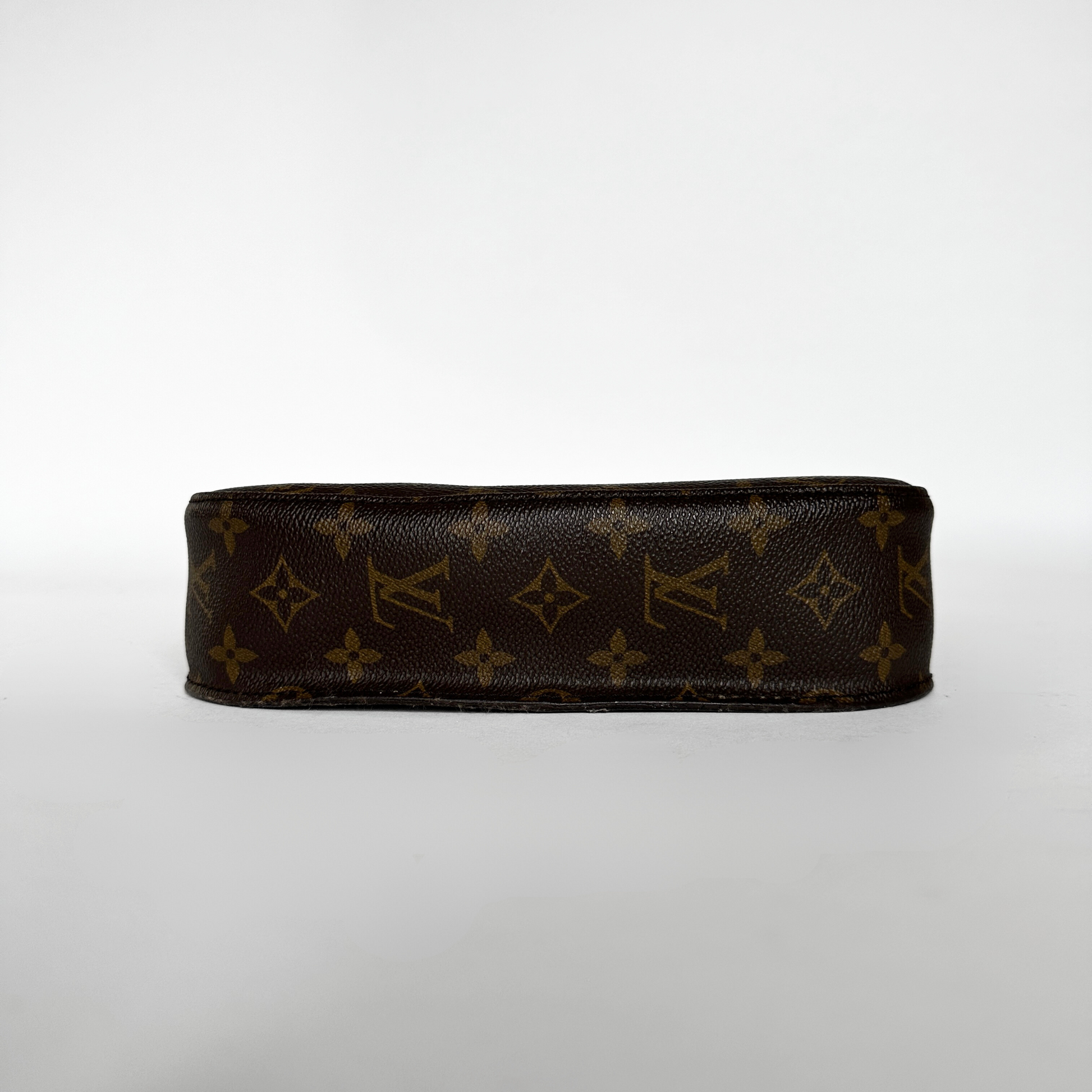 Louis Vuitton Louis Vuitton Saint Cloud GM Monogram Canvas - Shoulder bags - Etoile Luxury Vintage