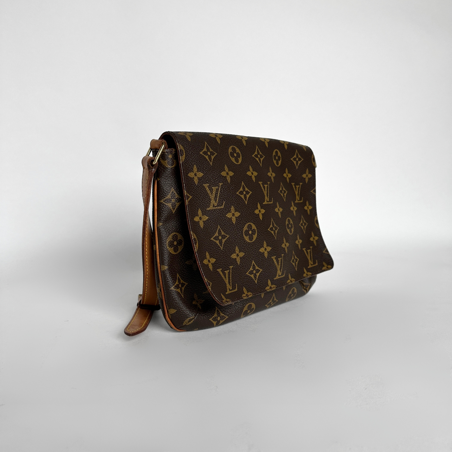 Louis Vuitton Louis Vuitton Musette Monogram Canvas - Shoulder bags - Etoile Luxury Vintage