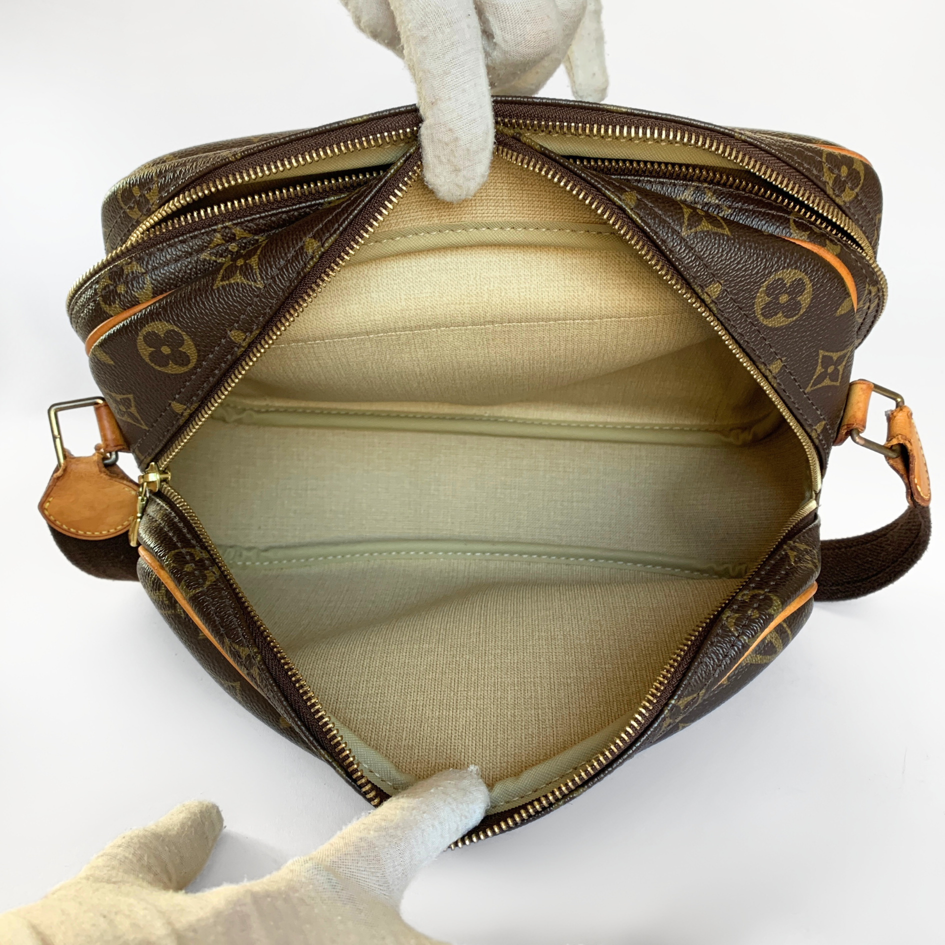 Louis Vuitton Louis Vuitton Reporter PM Monogram Canvas - Crossbody bags - Etoile Luxury Vintage