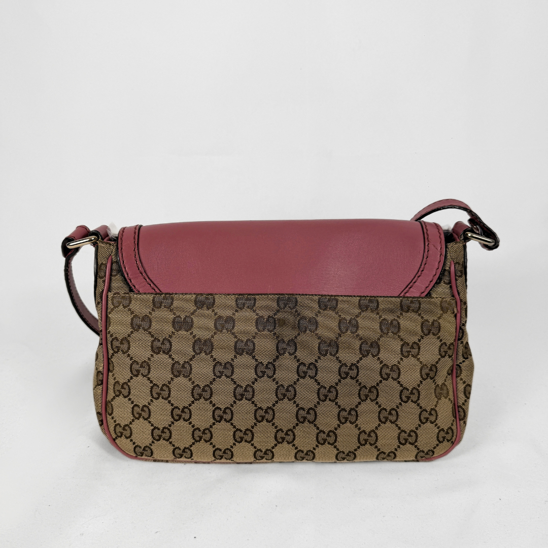 A vintage Gucci shoulder bag featuring the classic GG Supreme canvas in brown and beige, with a contrasting dusty rose leather top flap and trim.