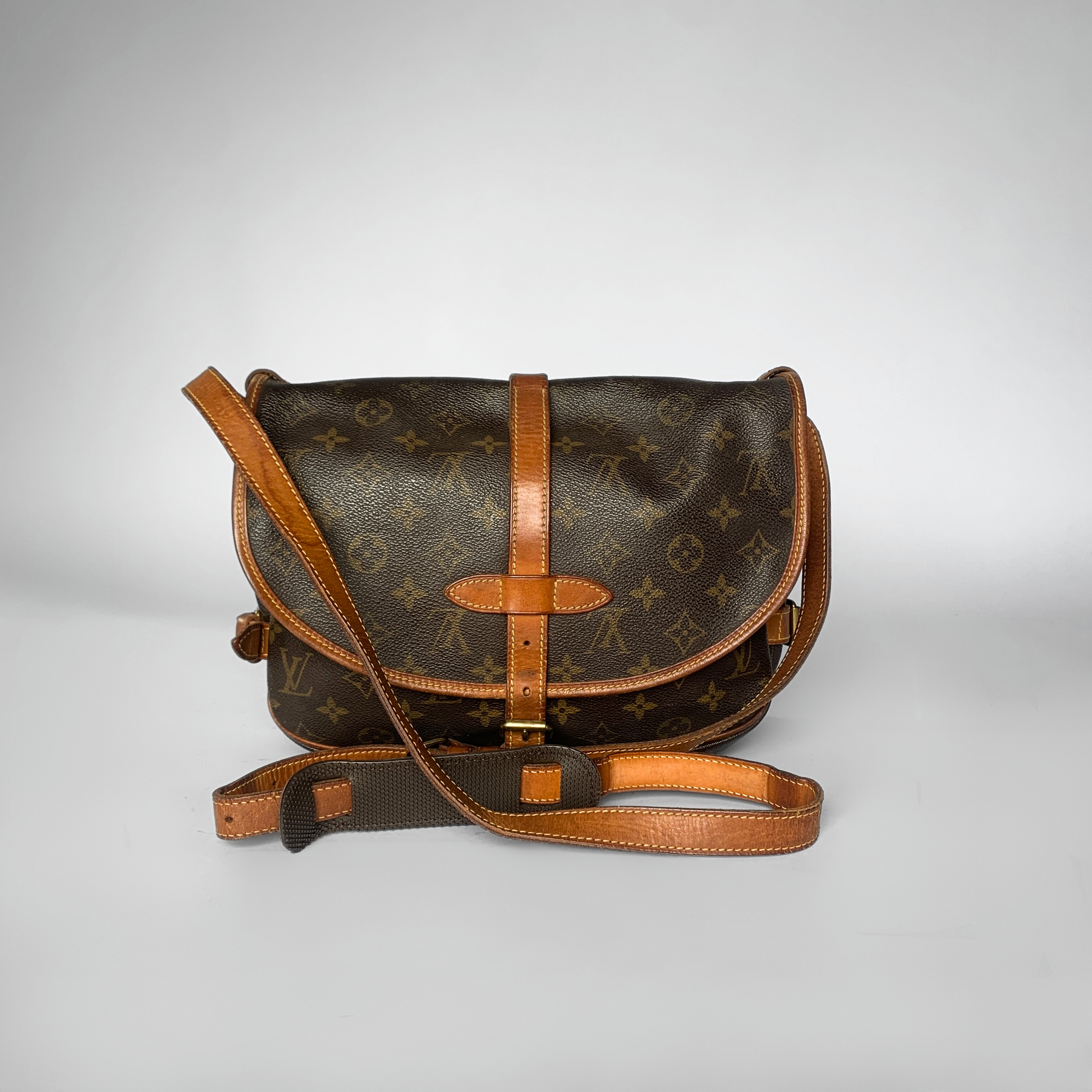 Louis Vuitton Louis Vuitton Saumur 30 Monogram Canvas - Crossbody bags - Etoile Luxury Vintage