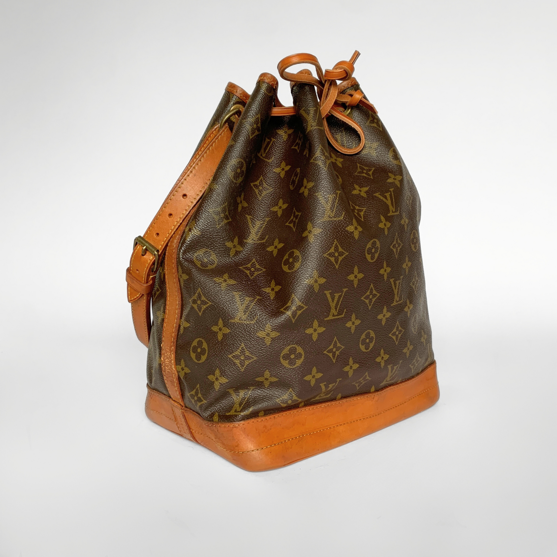 Louis Vuitton Louis Vuitton No&eacute; Monogram Canvas - Shoulder Bags - Etoile Luxury Vintage