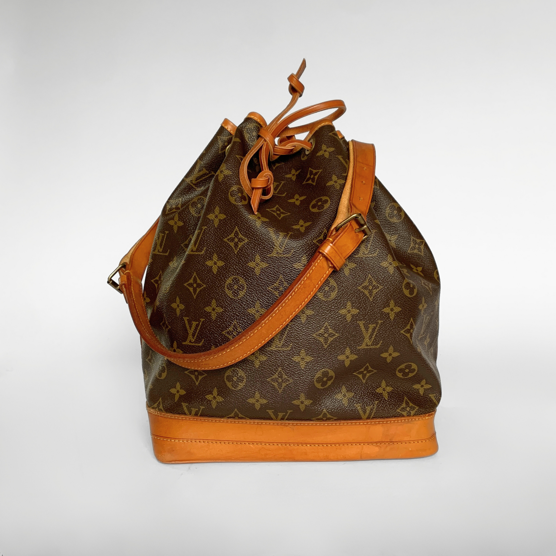 Louis Vuitton Louis Vuitton No&eacute; Monogram Canvas - Shoulder Bags - Etoile Luxury Vintage