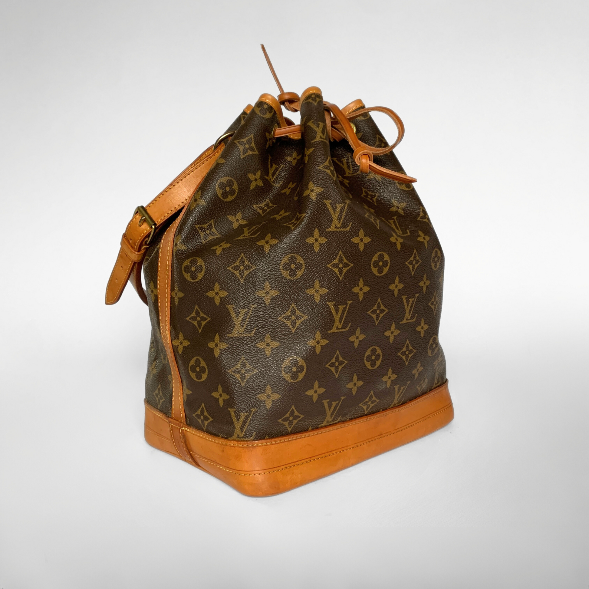 Louis Vuitton Louis Vuitton No&eacute; Monogram Canvas - Shoulder Bags - Etoile Luxury Vintage