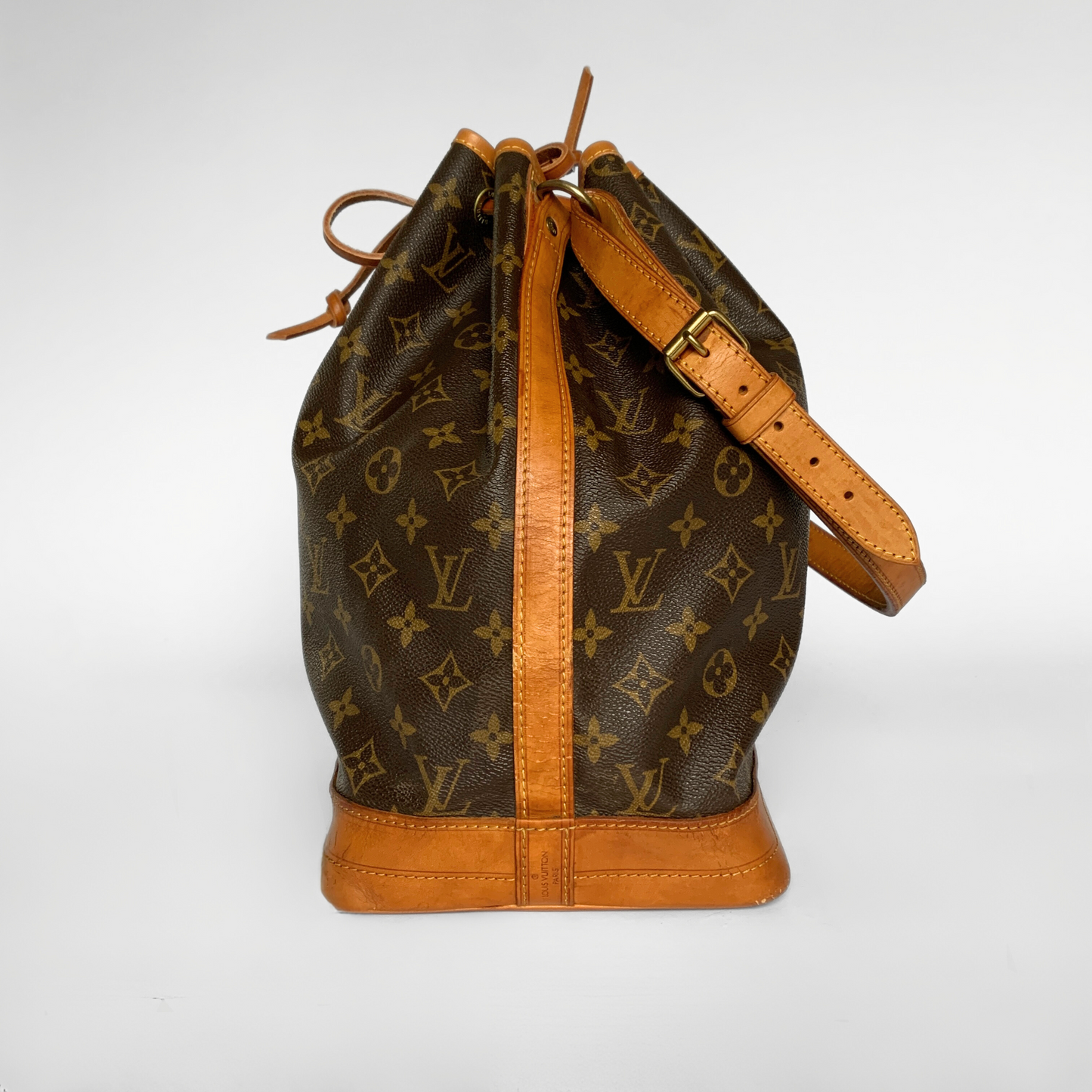 Louis Vuitton Louis Vuitton No&eacute; Monogram Canvas - Shoulder Bags - Etoile Luxury Vintage