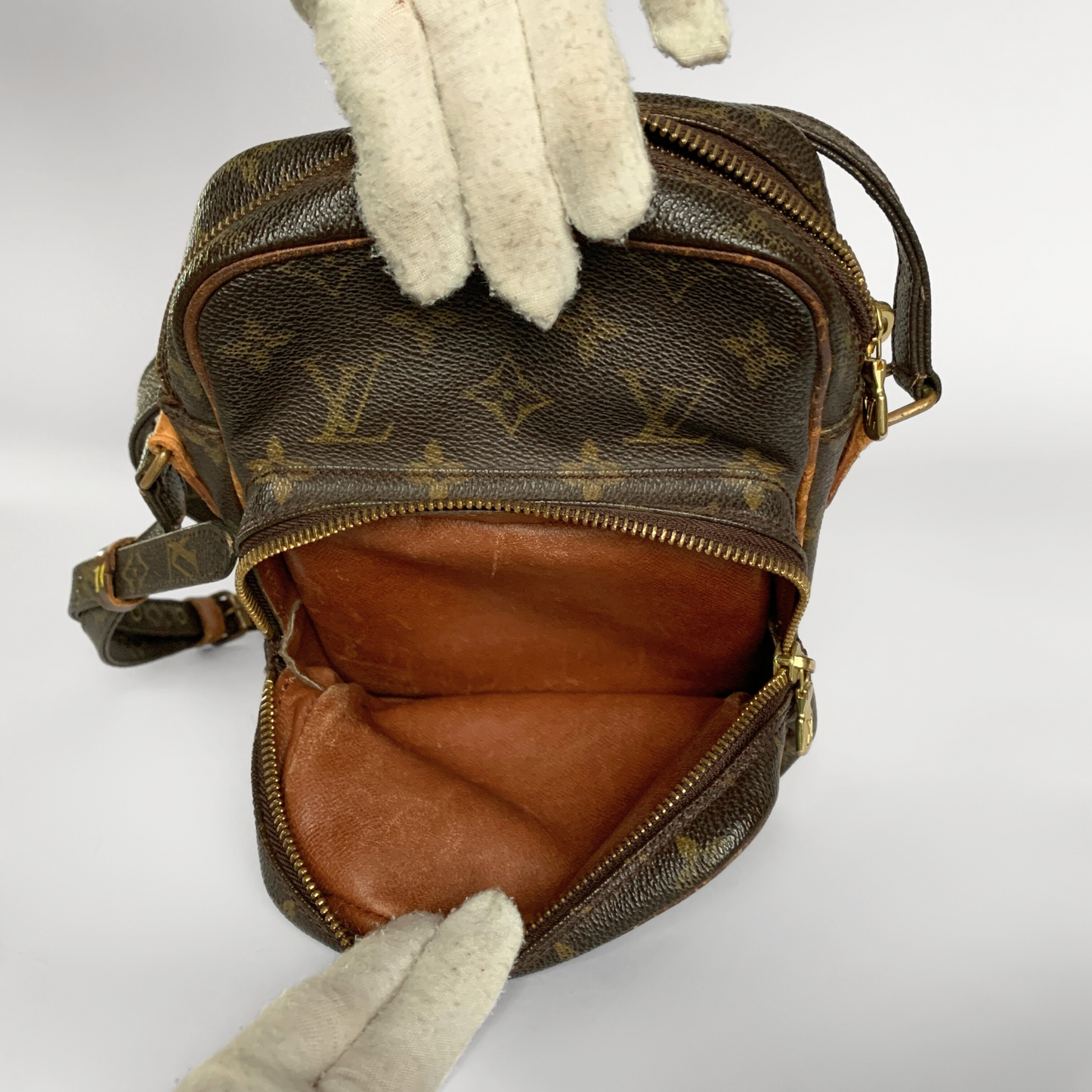 Louis Vuitton Louis Vuitton Amazon Monogram Canvas - Crossbody bags - Etoile Luxury Vintage