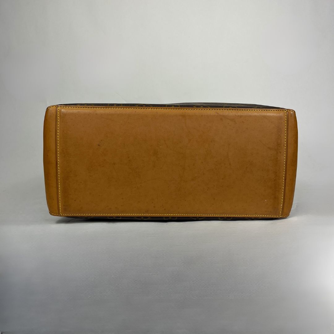 Louis Vuitton Cabas Mezzo on a white background