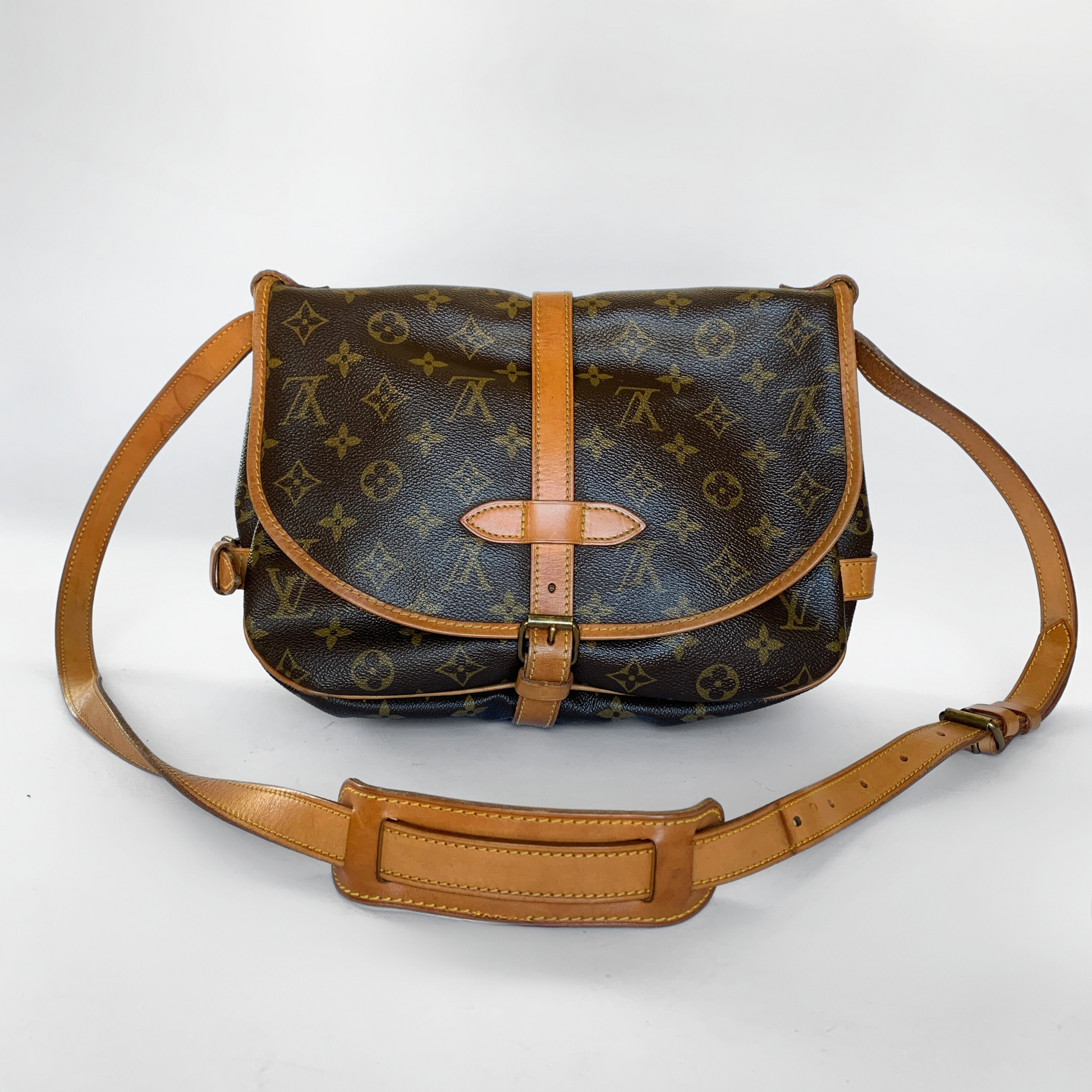 Louis Vuitton Louis Vuitton Saumur 30 Monogram Canvas - Crossbody bags - Etoile Luxury Vintage