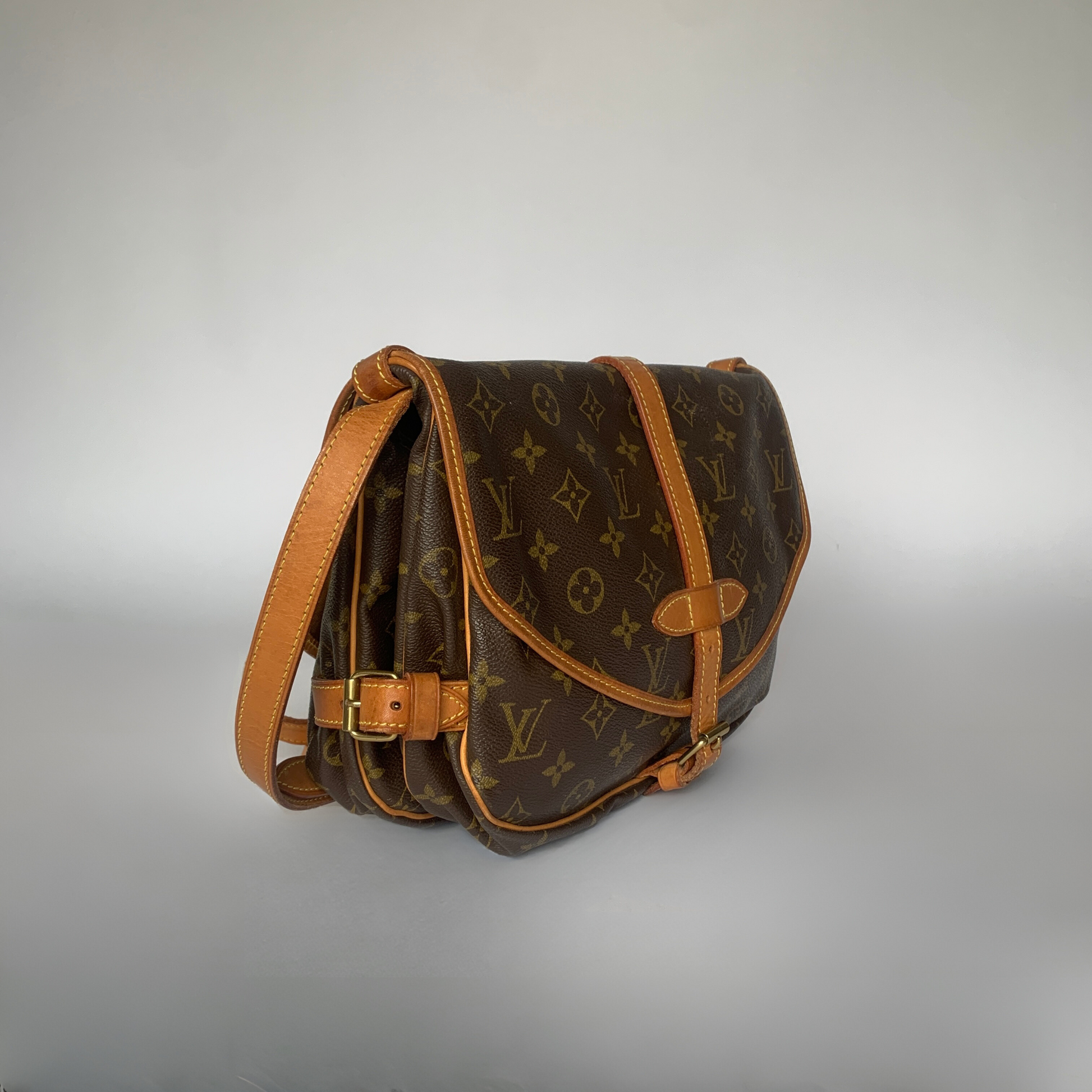 Louis Vuitton Louis Vuitton Saumur 30 in Monogram Canvas - Shoulder bags - Etoile Luxury Vintage