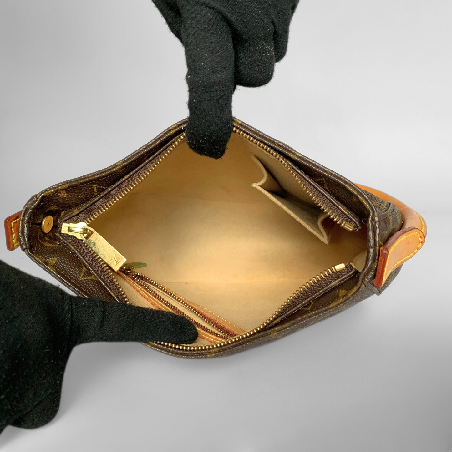 Louis Vuitton Looping MM Monogram Canvas