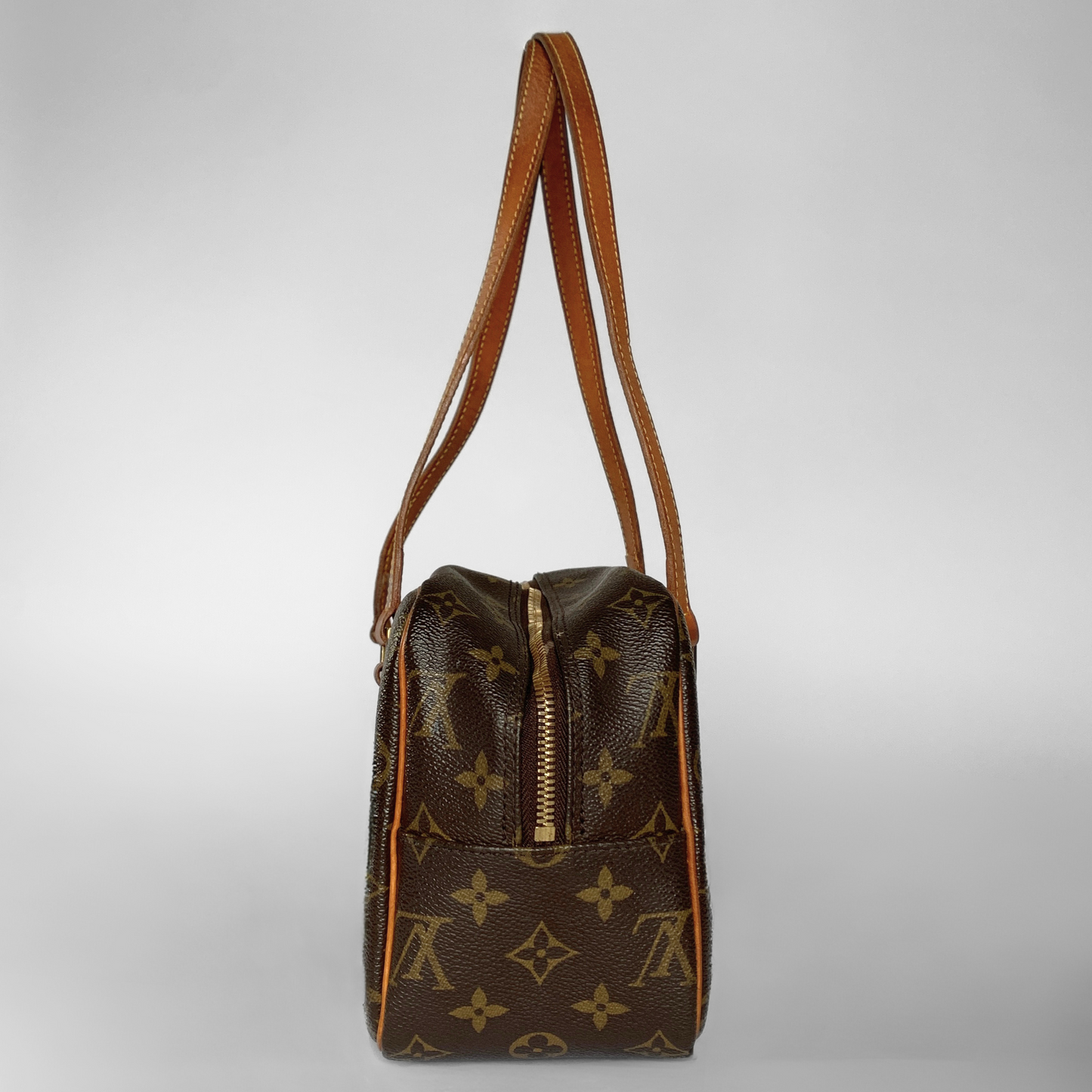 Louis Vuitton Louis Vuitton Cit&eacute; MM Monogram Canvas - Shoulder bags - Etoile Luxury Vintage