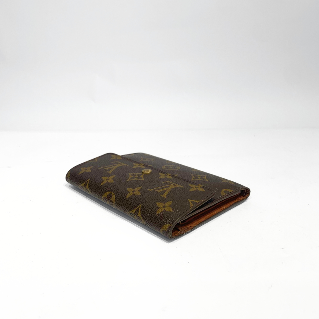Wallet International Medium Monogram Canvas
