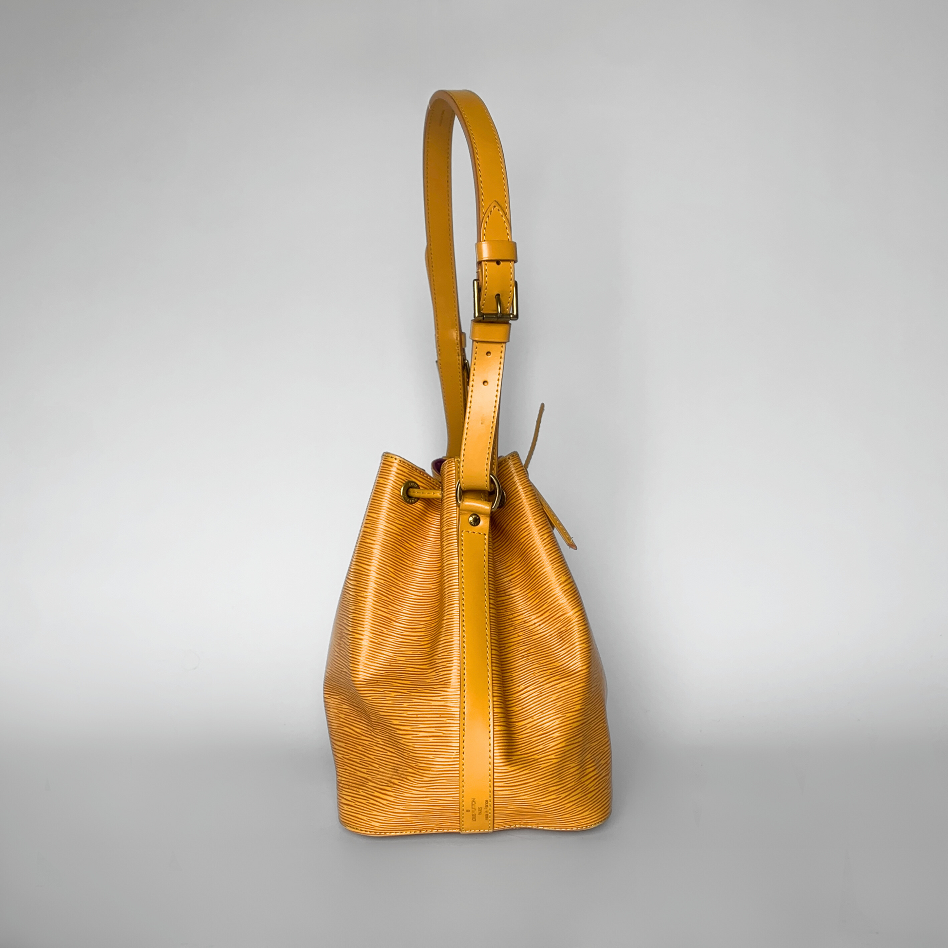 Louis Vuitton Louis Vuitton Petit No&eacute; Epi Leather - Shoulder bags - Etoile Luxury Vintage