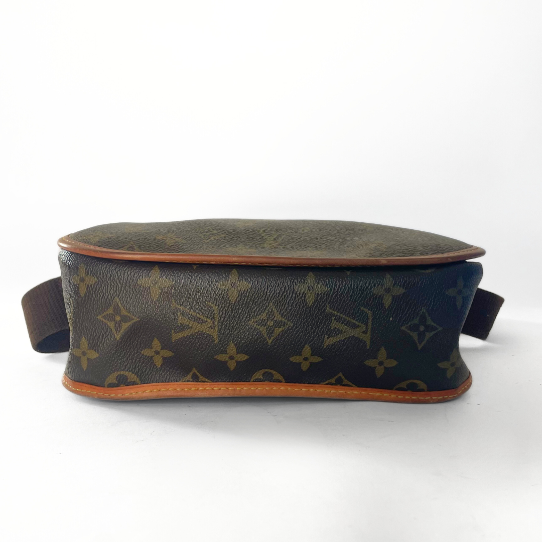 Louis Vuitton Bosphore Messenger in Monogram Canvas.