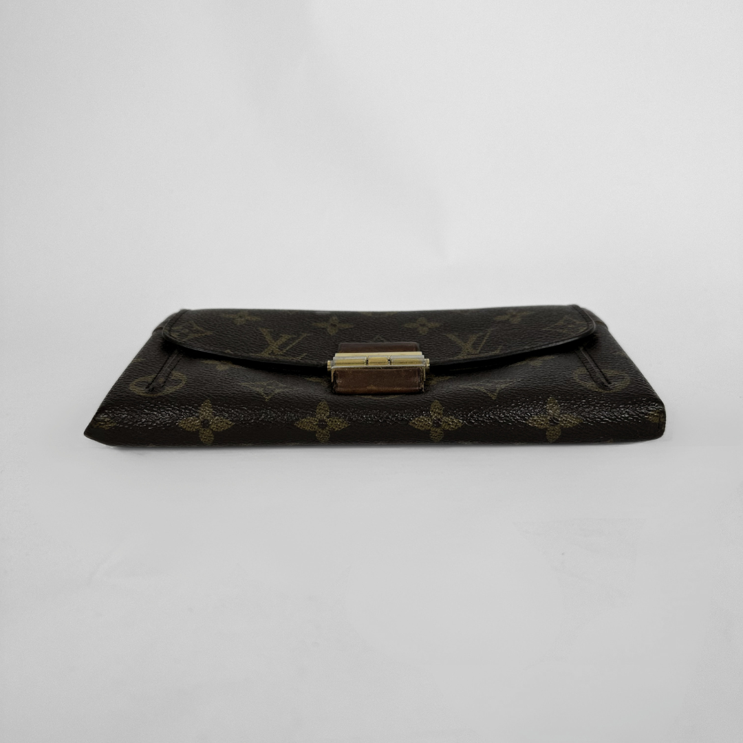 Louis Vuitton Gesp Wallet Large on a white background