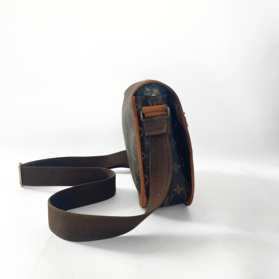Louis Vuitton Bosphore Messenger in Monogram Canvas.