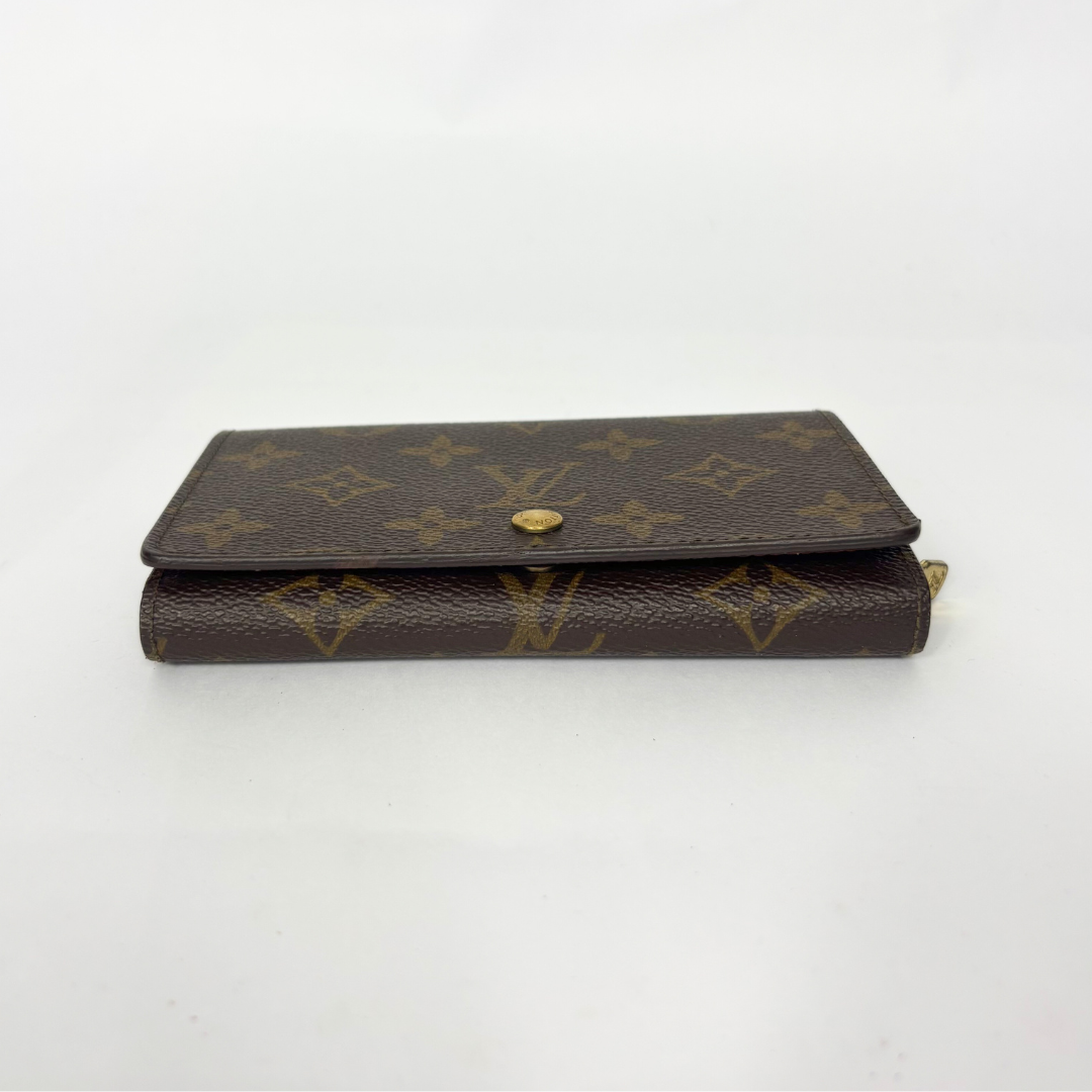 Louis Vuitton Medium Wallet